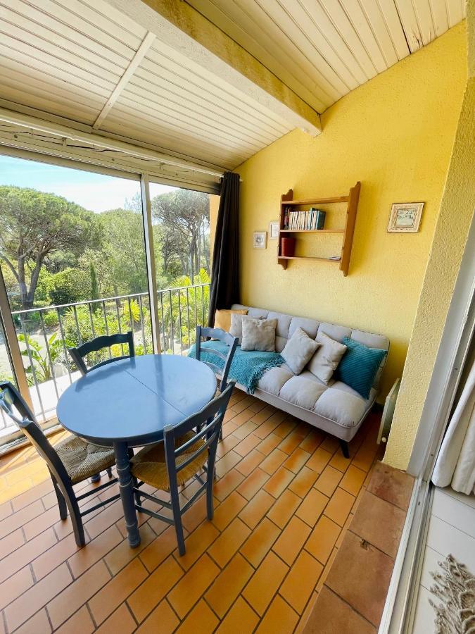 Bel Appartement Avec Mezzanine, Vue Mer Et Piscine Cogolin Εξωτερικό φωτογραφία