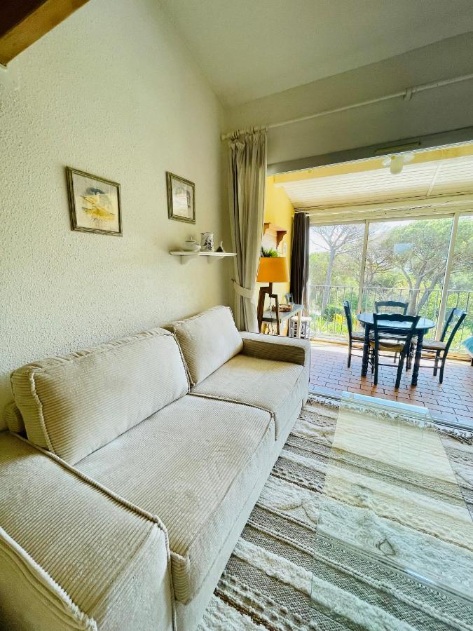 Bel Appartement Avec Mezzanine, Vue Mer Et Piscine Cogolin Εξωτερικό φωτογραφία